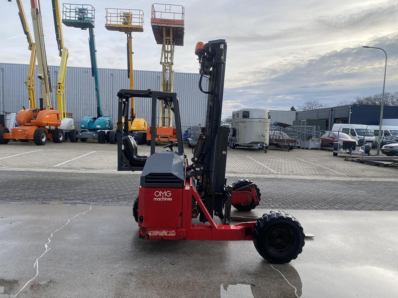 Moffett M4 25.3 / Kooiaap - Empilhadeira montada em caminhão: foto 4 Moffett M4 25.3 / Kooiaap - Empilhadeira montada em caminhão: foto 4