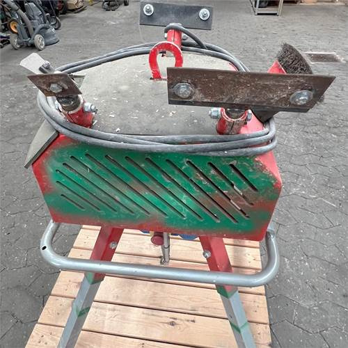 ABC Puliscimattoni - Máquina de asfalto: foto 2 ABC Puliscimattoni - Máquina de asfalto: foto 2