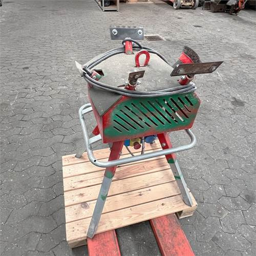 ABC Puliscimattoni - Máquina de asfalto: foto 3 ABC Puliscimattoni - Máquina de asfalto: foto 3