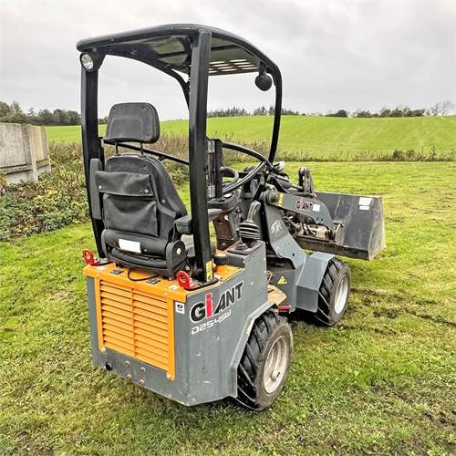 Mini carregadeira Giant D254SW: foto 7 Mini carregadeira Giant D254SW: foto 7