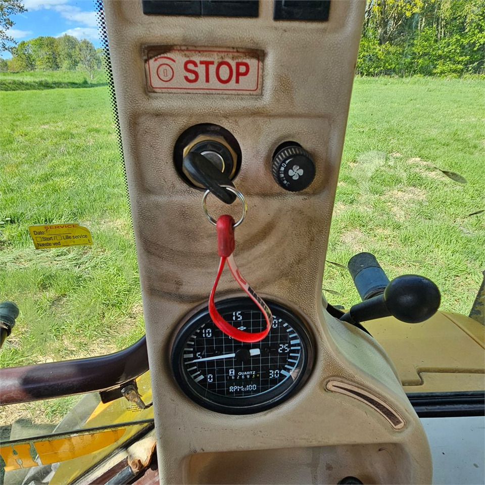 Retroescavadeira Hydrema 906C: foto 22