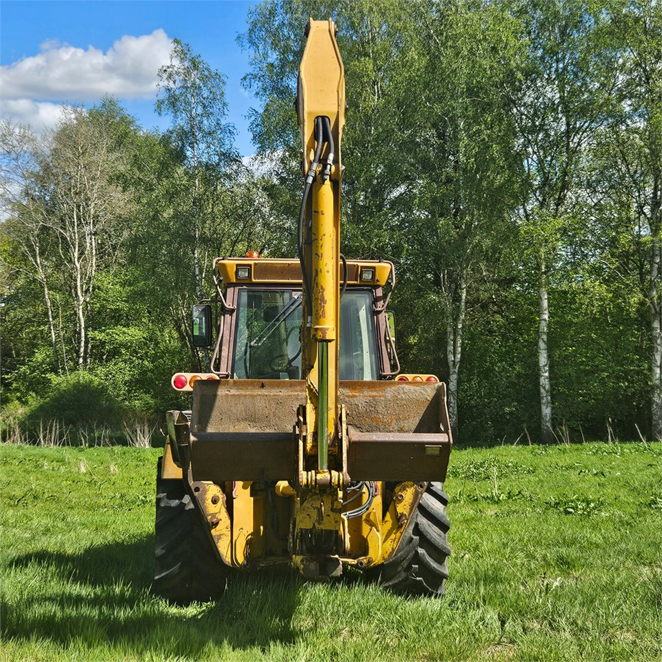 Retroescavadeira Hydrema 906C: foto 7