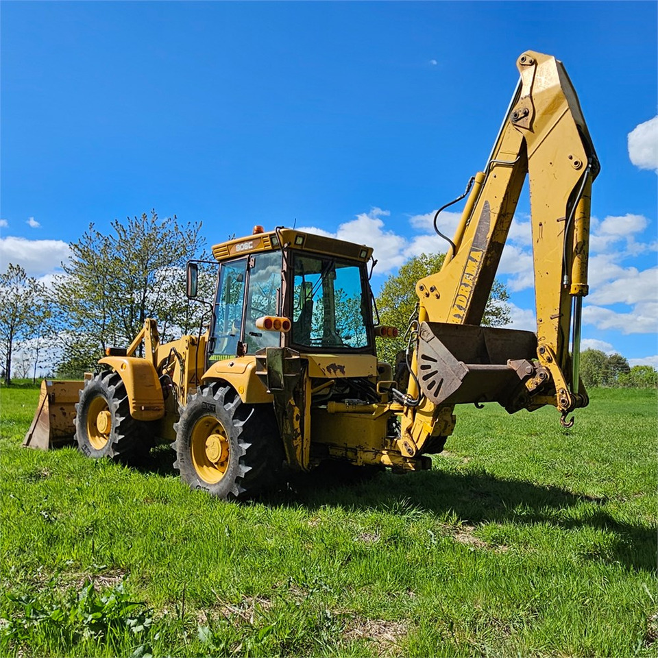 Retroescavadeira Hydrema 906C: foto 8