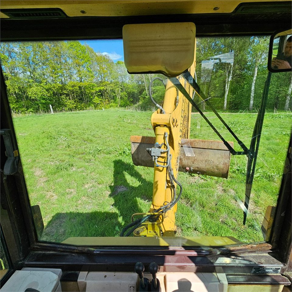 Retroescavadeira Hydrema 906C: foto 23