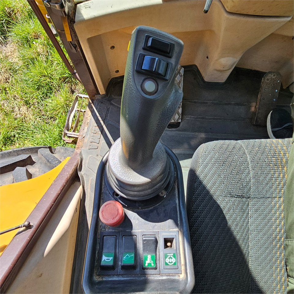 Retroescavadeira Hydrema 906C: foto 13