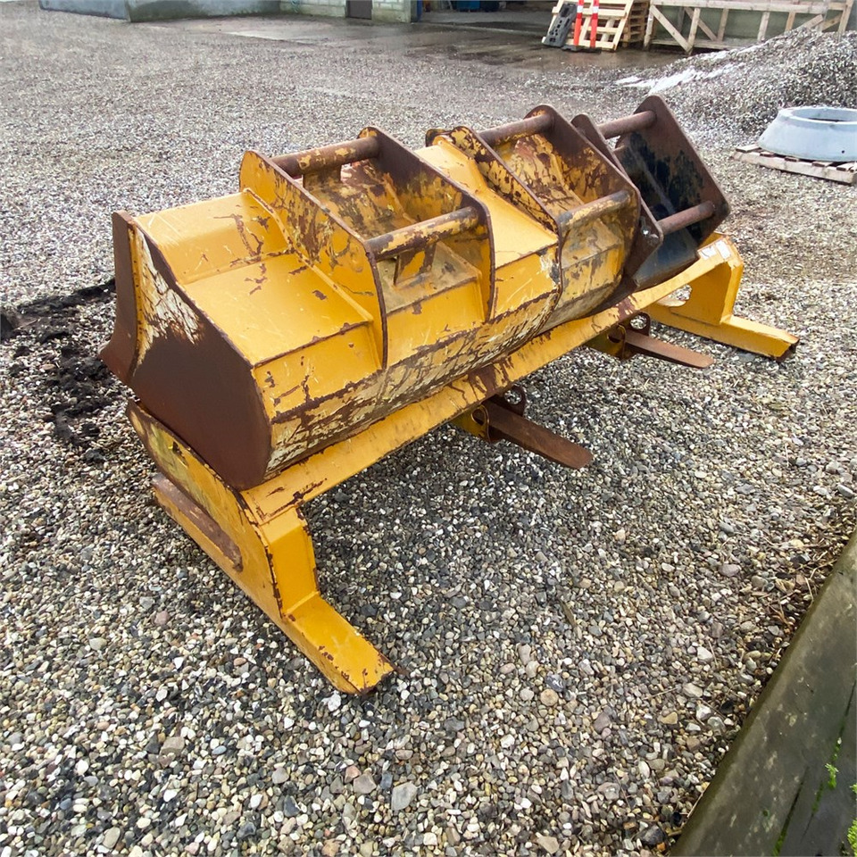 Retroescavadeira Hydrema 926 E: foto 8