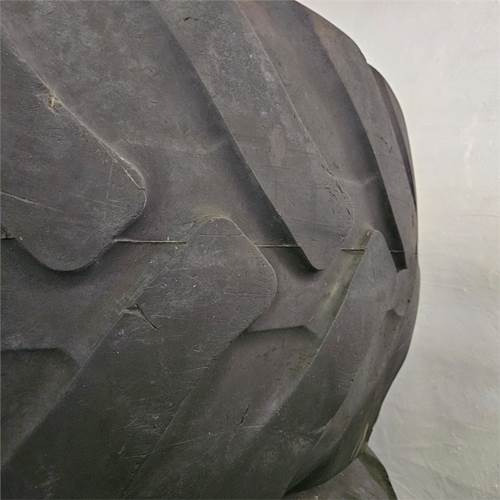 Roda completa de Máquina de construção Hydrema Trelleborg 650/55B30.5.: foto 6