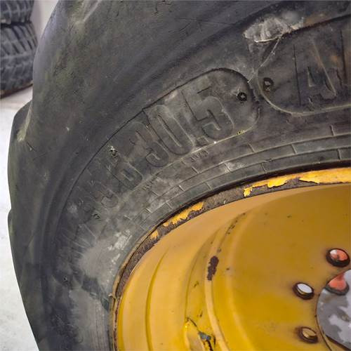 Roda completa de Máquina de construção Hydrema Trelleborg 650/55B30.5.: foto 9