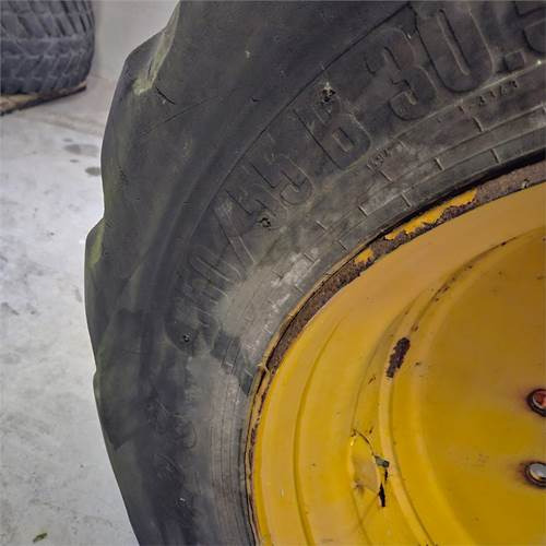 Roda completa de Máquina de construção Hydrema Trelleborg 650/55B30.5.: foto 10