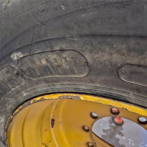 Roda completa de Máquina de construção Hydrema Trelleborg 650/55B30.5.: foto 11