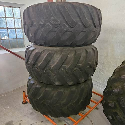 Roda completa de Máquina de construção Hydrema Trelleborg 650/55B30.5.: foto 14