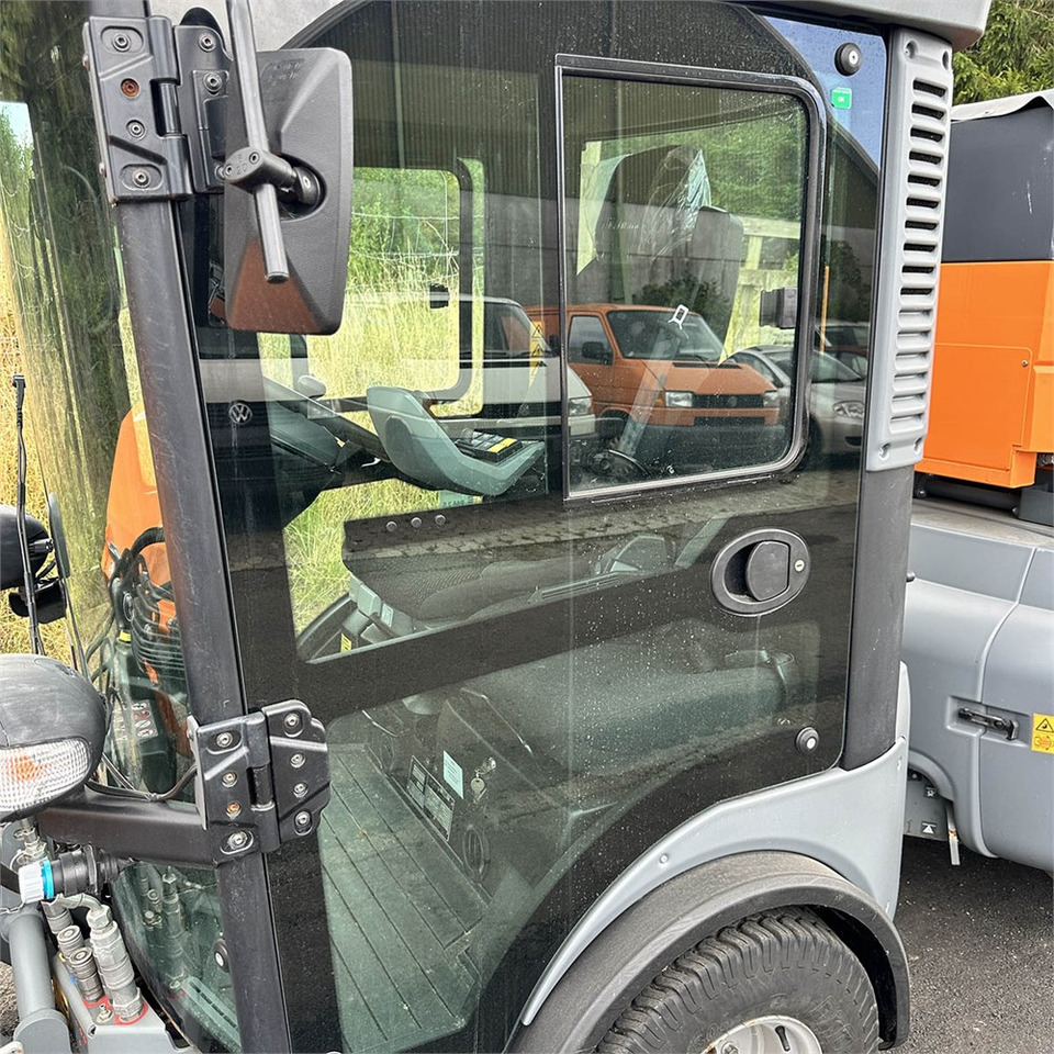 Varredora urbana Kärcher MC130: foto 15