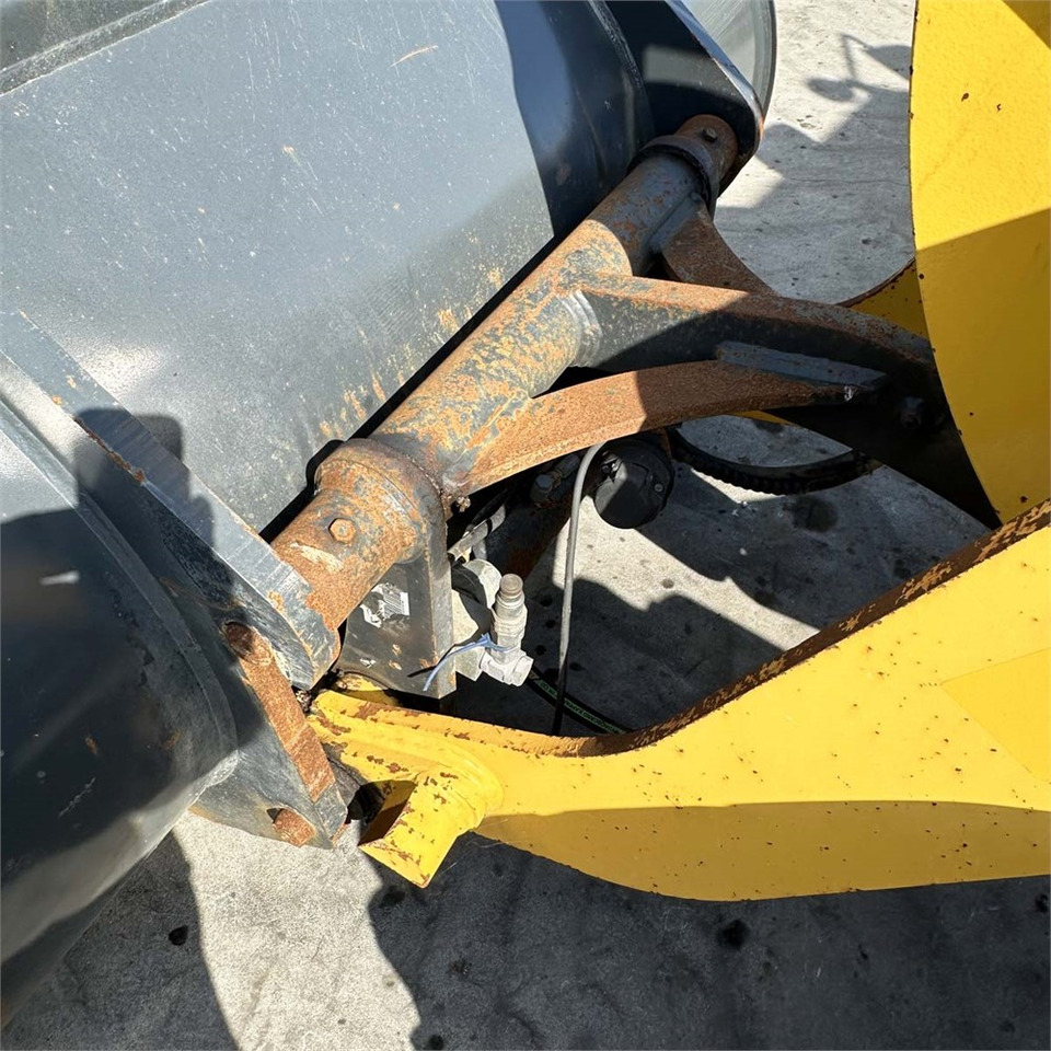 Carregadeira de rodas Komatsu WA70M: foto 32