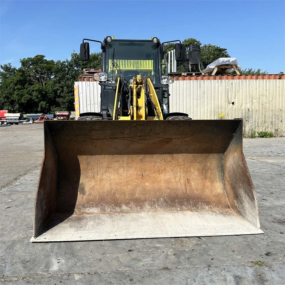 Carregadeira de rodas Komatsu WA70M: foto 9
