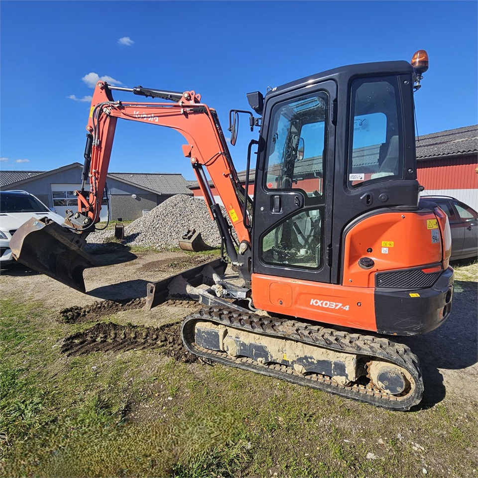 Kubota KX037-4 - Mini escavadeira: foto 2 Kubota KX037-4 - Mini escavadeira: foto 2