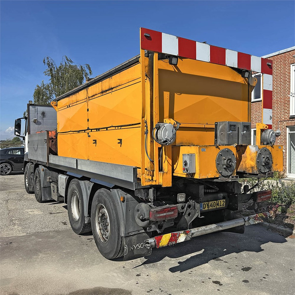 MAN TG 35. 8x2-6 BL - Camião de caixa aberta/ Plataforma, Distribuidor de asfalto: foto 4 MAN TG 35. 8x2-6 BL - Camião de caixa aberta/ Plataforma, Distribuidor de asfalto: foto 4