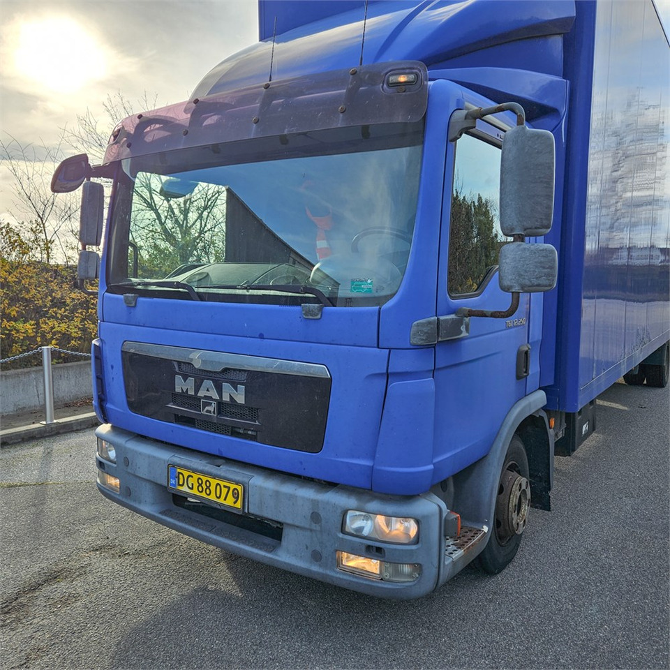 Caminhão furgão MAN TGL 12.250: foto 16