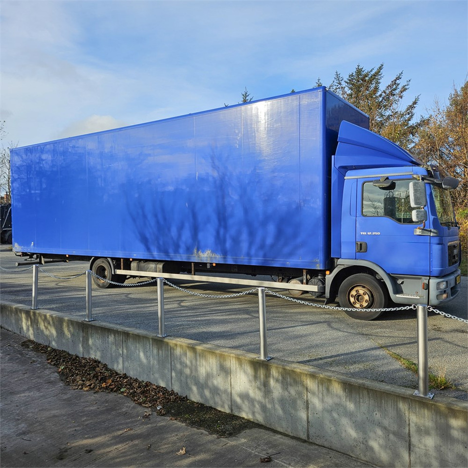 Caminhão furgão MAN TGL 12.250: foto 8