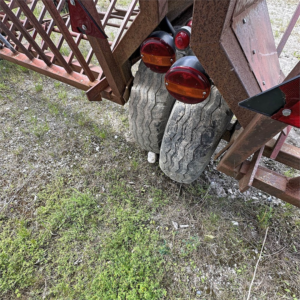 Máquina para produção de feno Massey Ferguson MF128: foto 37