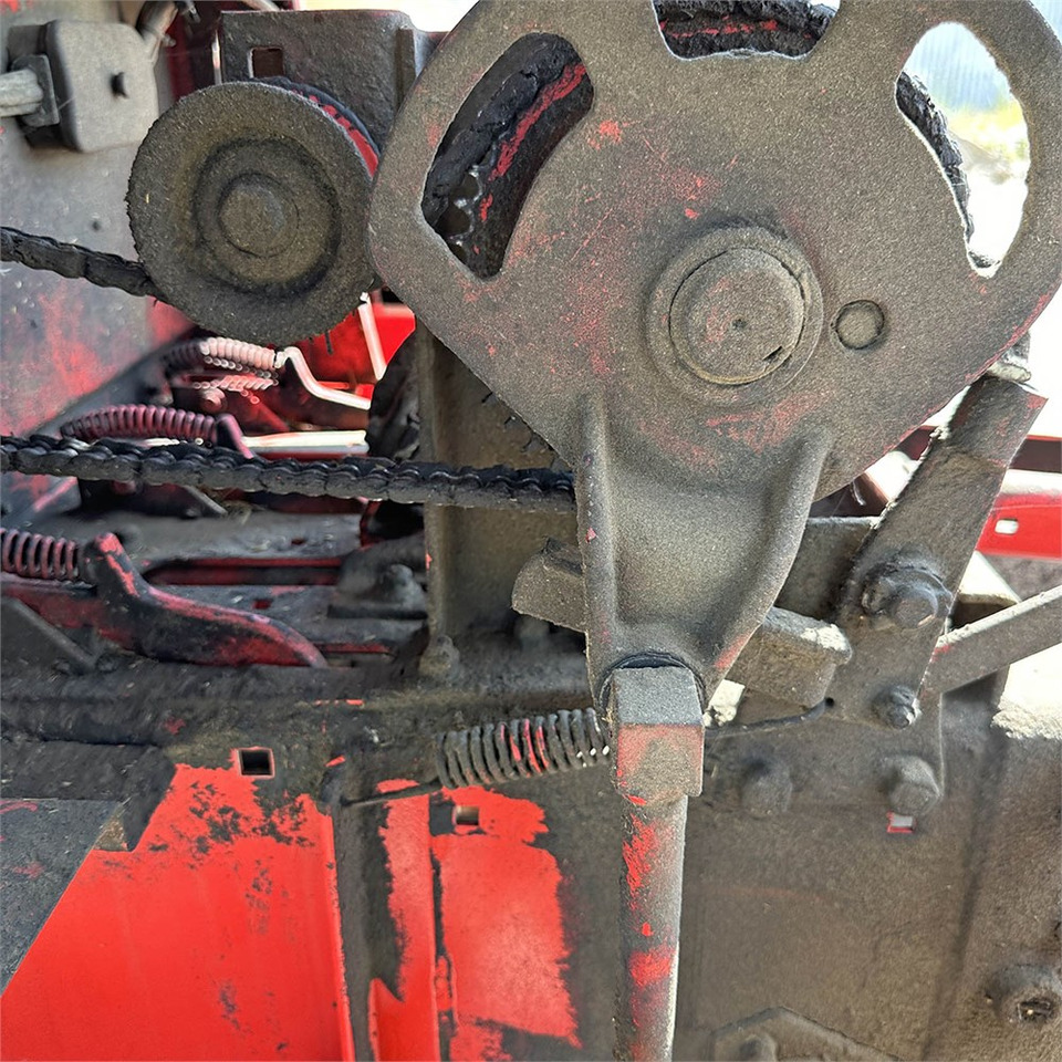 Máquina para produção de feno Massey Ferguson MF128: foto 15