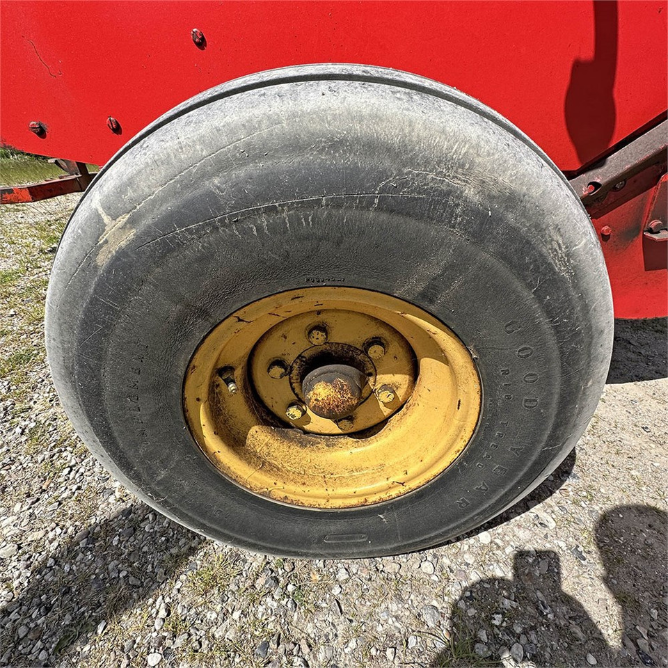 Máquina para produção de feno Massey Ferguson MF128: foto 19