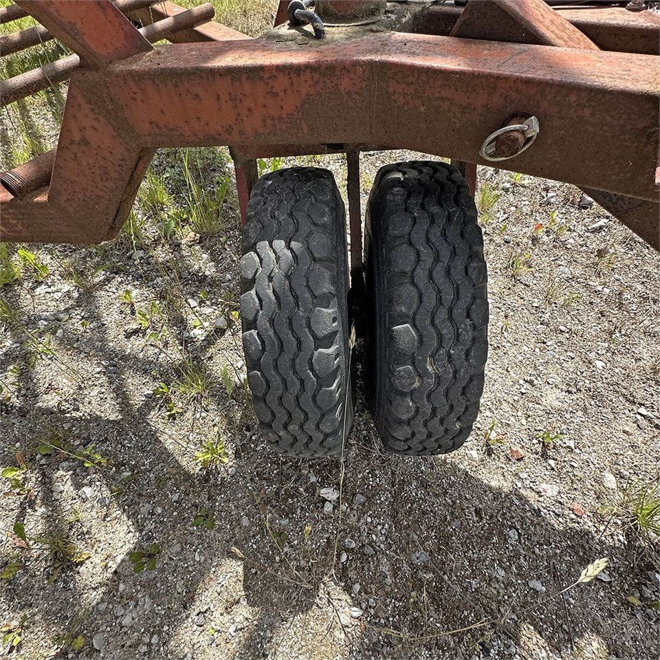 Máquina para produção de feno Massey Ferguson MF128: foto 40