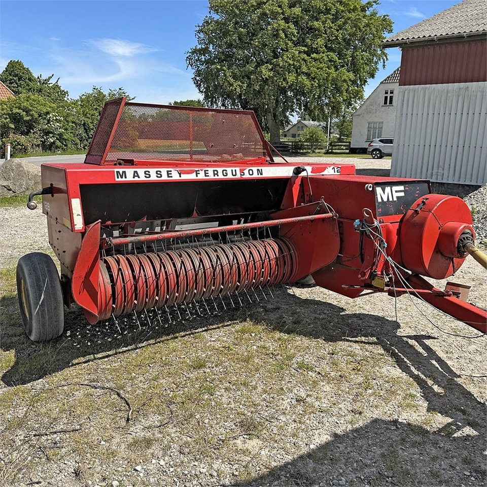 Massey Ferguson MF128 - Máquina para produção de feno: foto 1 Massey Ferguson MF128 - Máquina para produção de feno: foto 1
