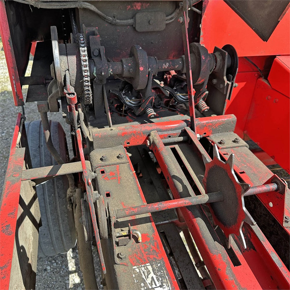 Máquina para produção de feno Massey Ferguson MF128: foto 13