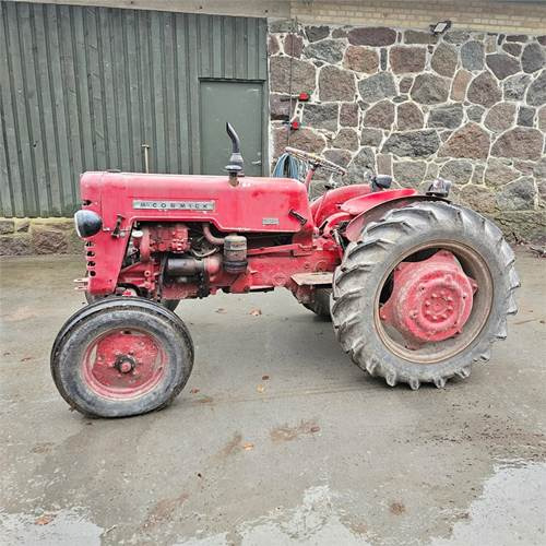 McCORMICK D-324 Standard - Trator: foto 2 McCORMICK D-324 Standard - Trator: foto 2