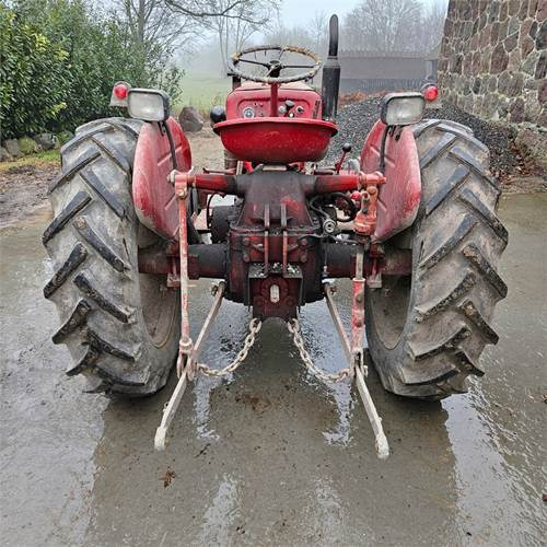 McCORMICK D-324 Standard - Trator: foto 5 McCORMICK D-324 Standard - Trator: foto 5