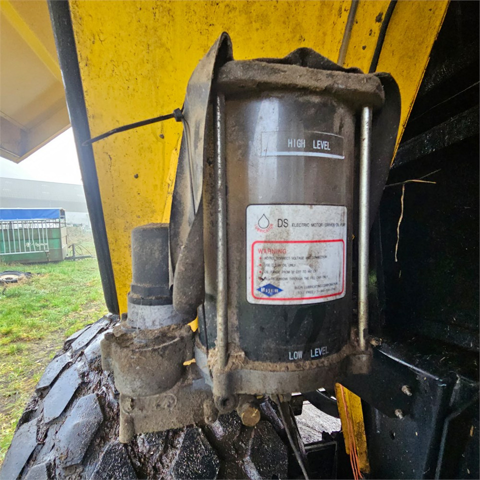 Máquina para produção de feno New Holland BB9090: foto 36 Máquina para produção de feno New Holland BB9090: foto 36