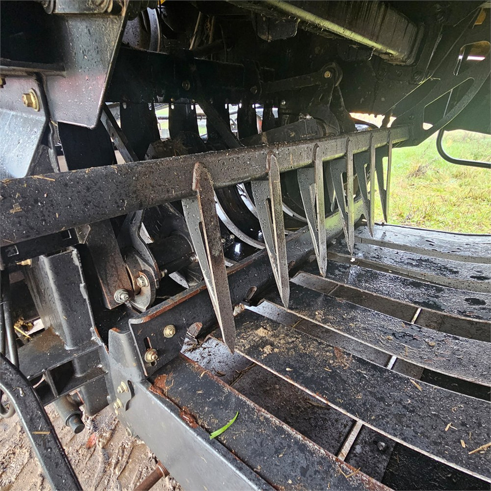 Máquina para produção de feno New Holland BB9090: foto 24 Máquina para produção de feno New Holland BB9090: foto 24