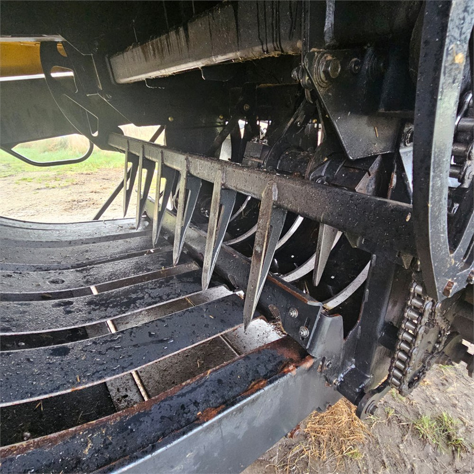 Máquina para produção de feno New Holland BB9090: foto 31 Máquina para produção de feno New Holland BB9090: foto 31