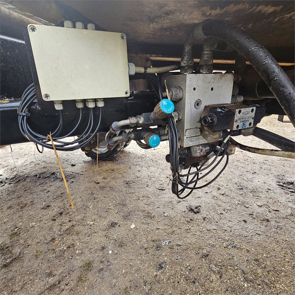 Máquina para produção de feno New Holland BB9090: foto 37 Máquina para produção de feno New Holland BB9090: foto 37