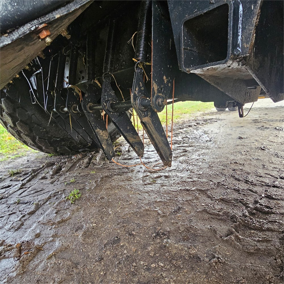 Máquina para produção de feno New Holland BB9090: foto 26 Máquina para produção de feno New Holland BB9090: foto 26