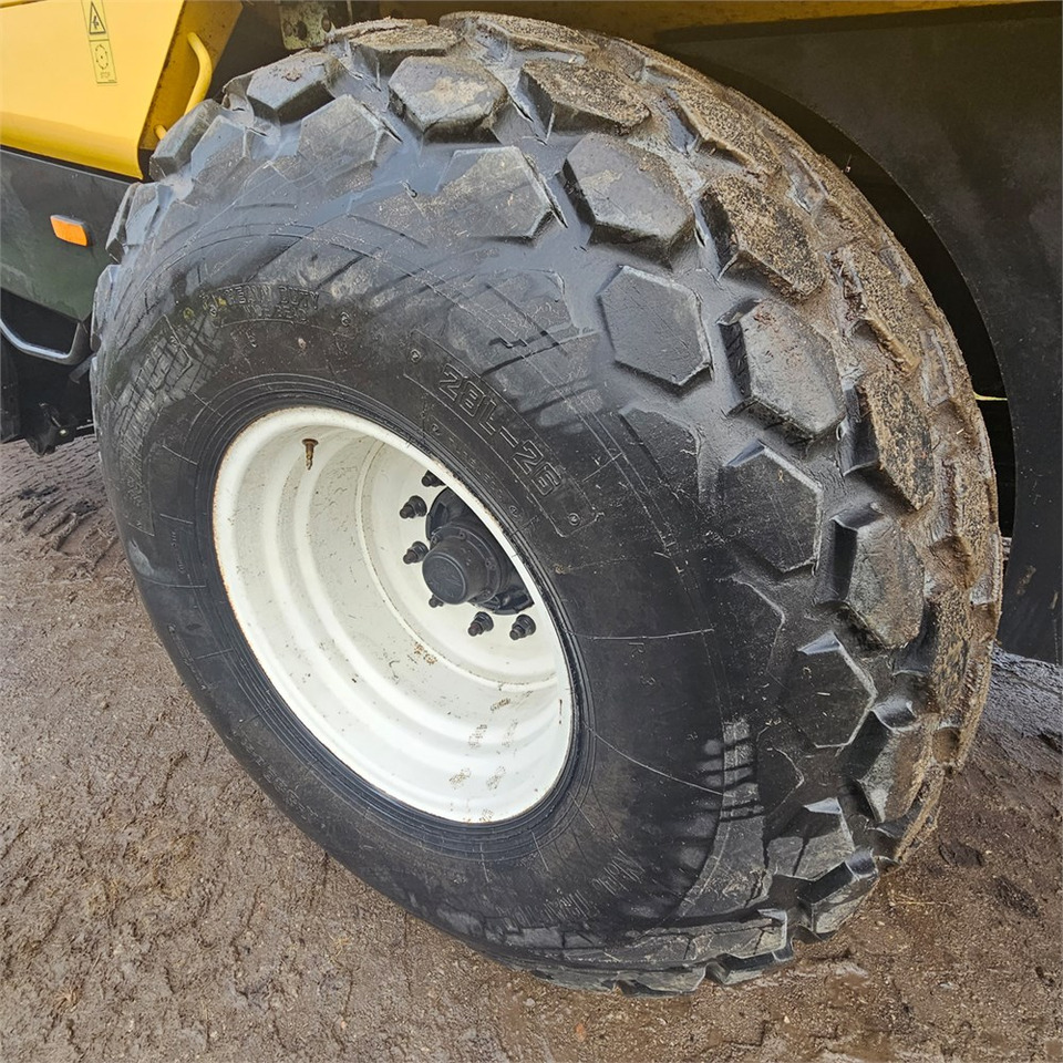 Máquina para produção de feno New Holland BB9090: foto 44 Máquina para produção de feno New Holland BB9090: foto 44