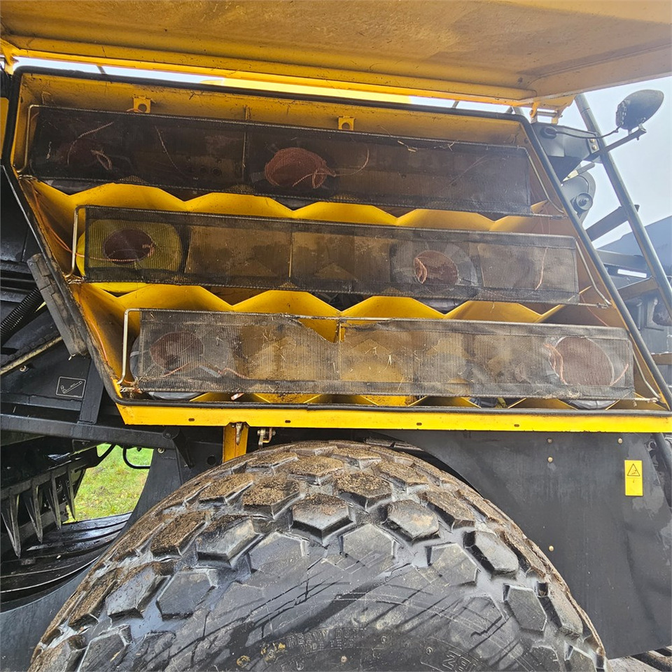 Máquina para produção de feno New Holland BB9090: foto 28 Máquina para produção de feno New Holland BB9090: foto 28