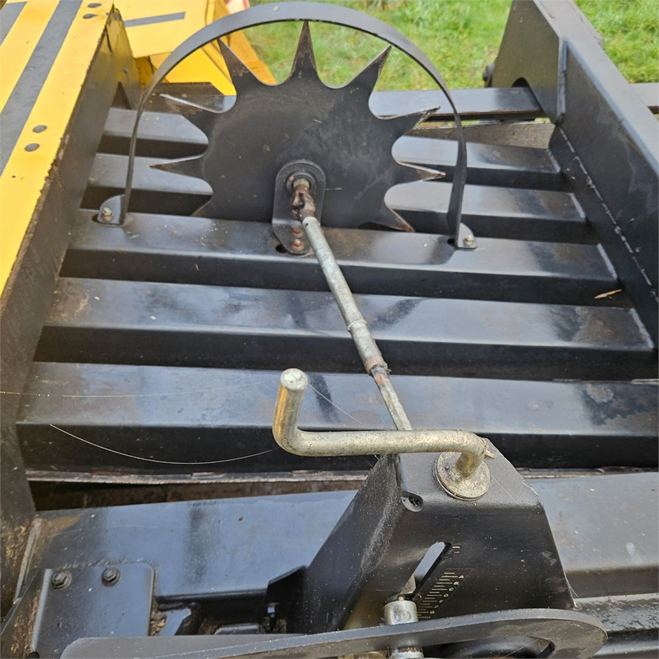 Máquina para produção de feno New Holland BB9090: foto 20 Máquina para produção de feno New Holland BB9090: foto 20