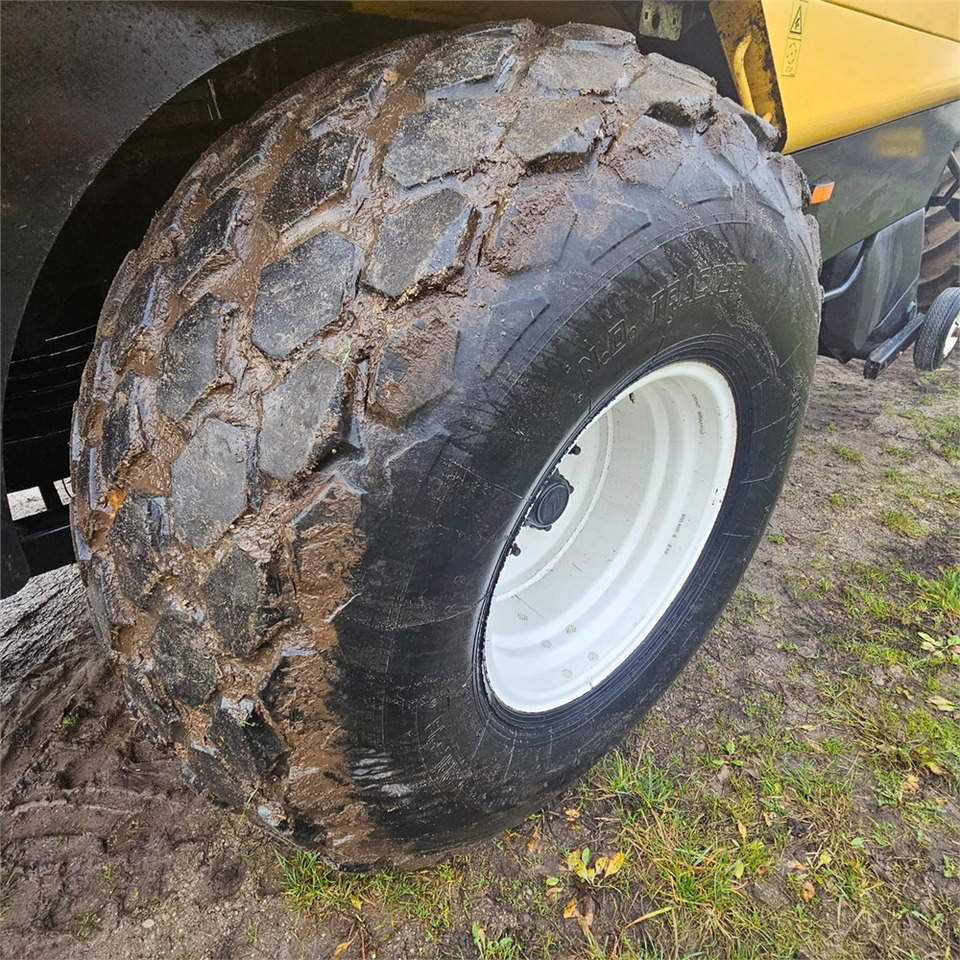 Máquina para produção de feno New Holland BB9090: foto 40 Máquina para produção de feno New Holland BB9090: foto 40