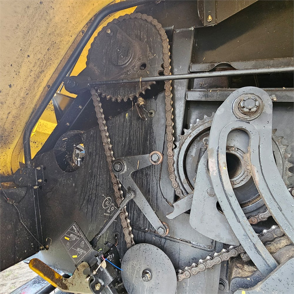 Máquina para produção de feno New Holland BB9090: foto 23 Máquina para produção de feno New Holland BB9090: foto 23