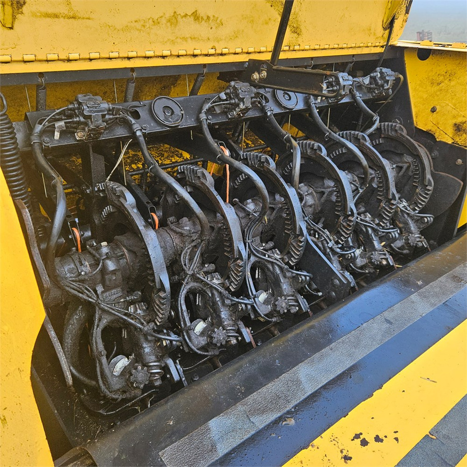 Máquina para produção de feno New Holland BB9090: foto 19 Máquina para produção de feno New Holland BB9090: foto 19