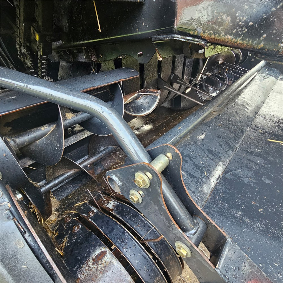 Máquina para produção de feno New Holland BB9090: foto 17 Máquina para produção de feno New Holland BB9090: foto 17