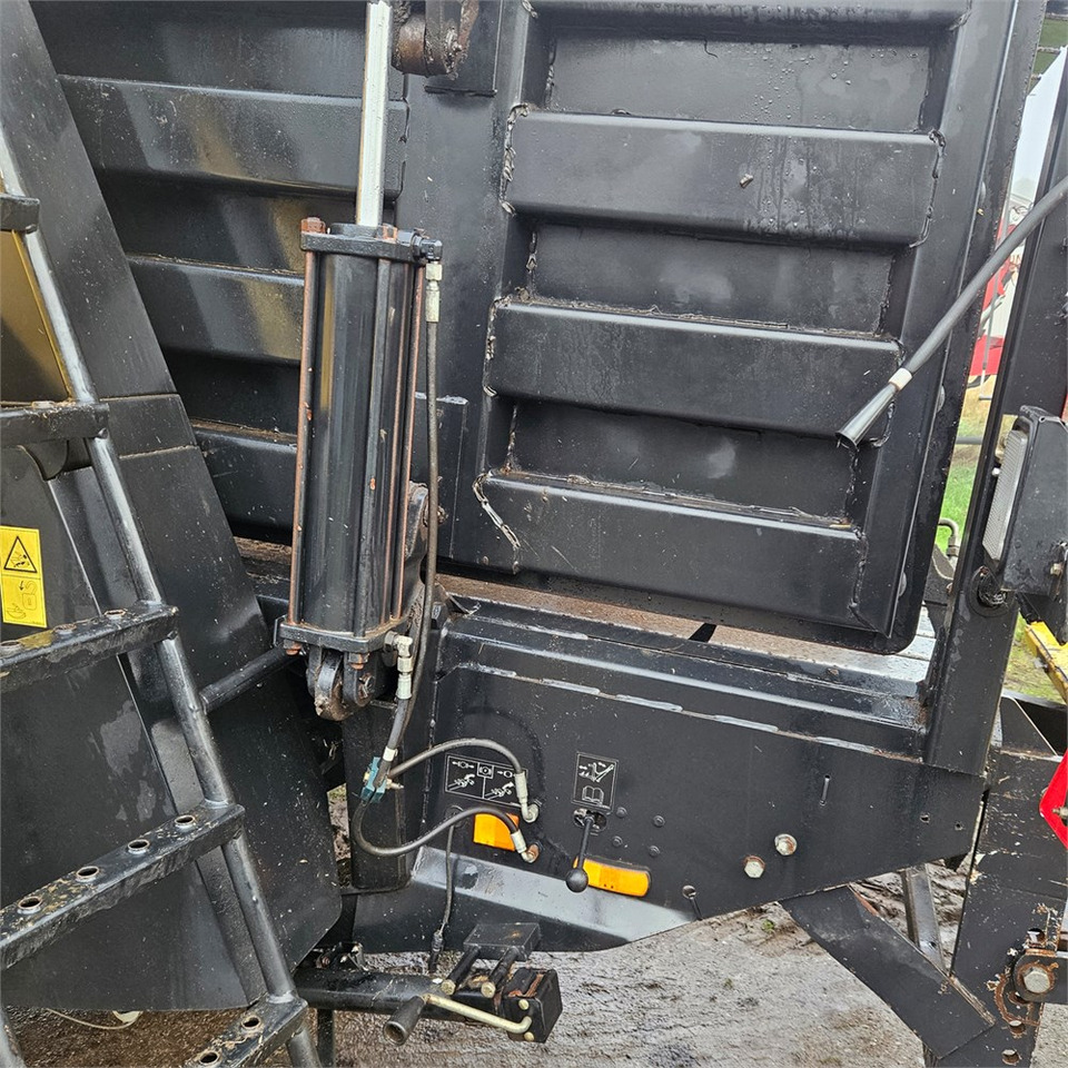 Máquina para produção de feno New Holland BB9090: foto 21 Máquina para produção de feno New Holland BB9090: foto 21