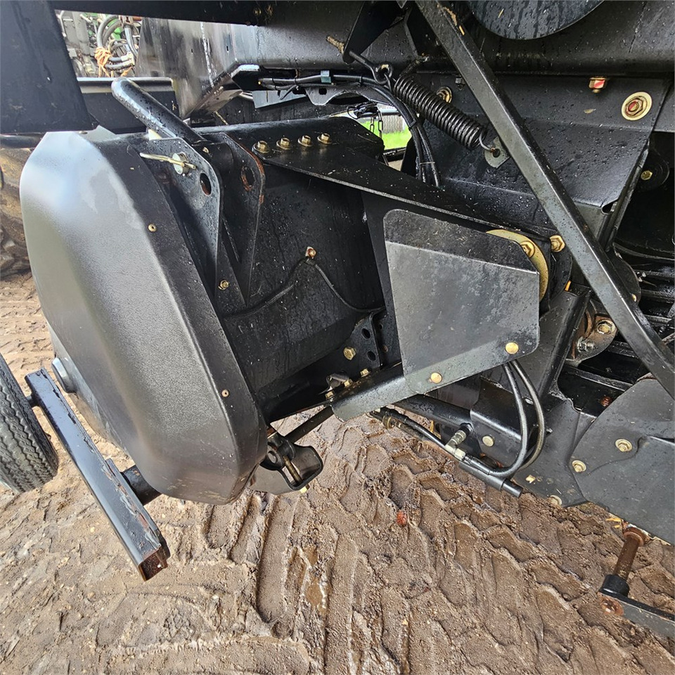 Máquina para produção de feno New Holland BB9090: foto 25 Máquina para produção de feno New Holland BB9090: foto 25