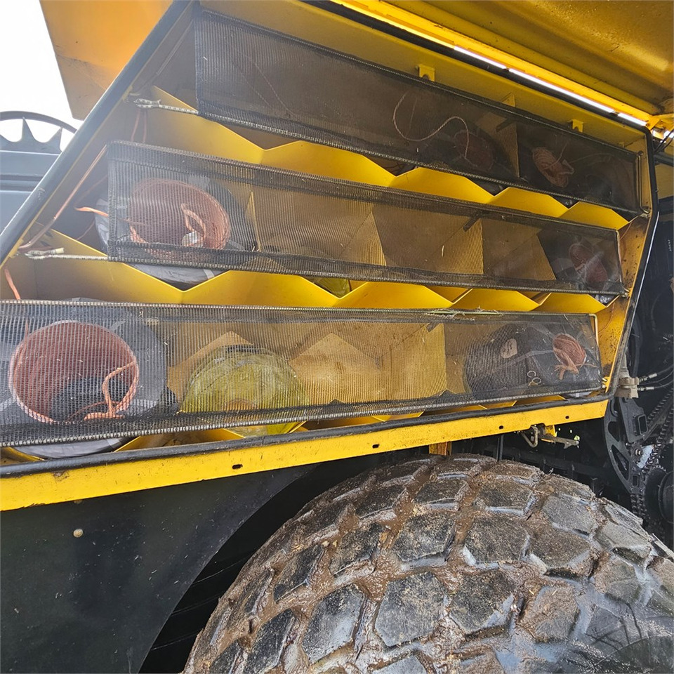 Máquina para produção de feno New Holland BB9090: foto 33 Máquina para produção de feno New Holland BB9090: foto 33