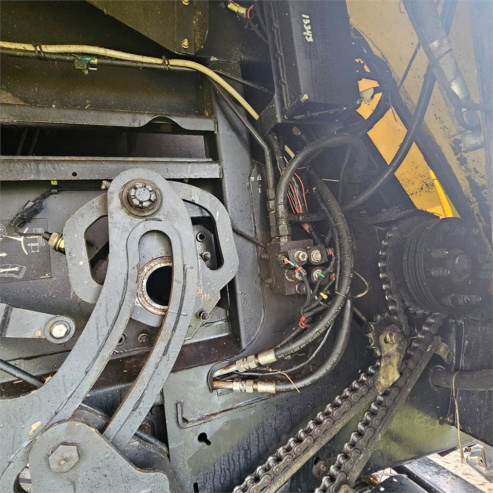 Máquina para produção de feno New Holland BB9090: foto 32 Máquina para produção de feno New Holland BB9090: foto 32