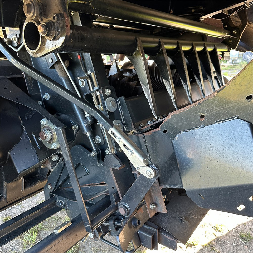 Máquina para produção de feno New Holland Bigbaler 1290 Plus: foto 23 Máquina para produção de feno New Holland Bigbaler 1290 Plus: foto 23