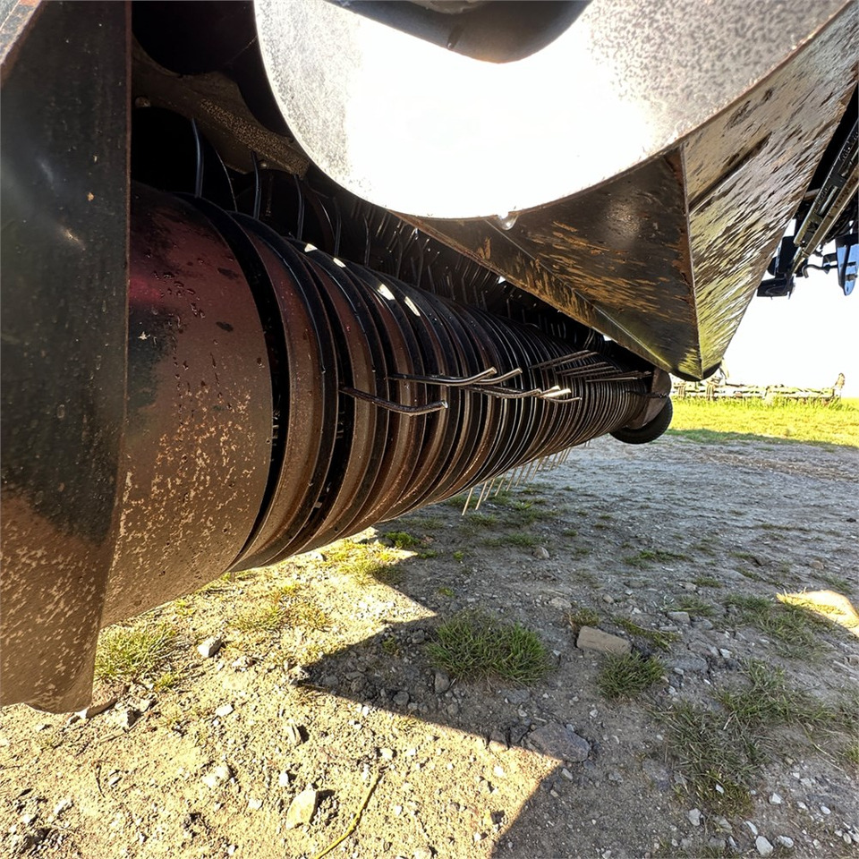 Máquina para produção de feno New Holland Bigbaler 1290 Plus: foto 29 Máquina para produção de feno New Holland Bigbaler 1290 Plus: foto 29