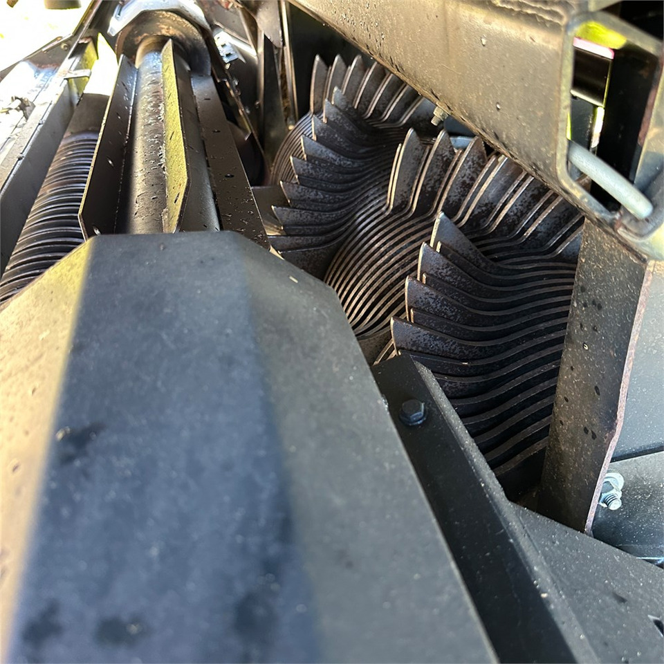 Máquina para produção de feno New Holland Bigbaler 1290 Plus: foto 24 Máquina para produção de feno New Holland Bigbaler 1290 Plus: foto 24