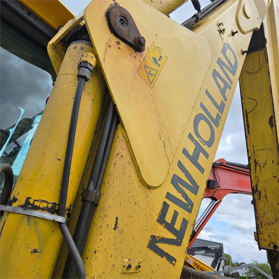 Retroescavadeira New Holland LB115-4PS: foto 36
